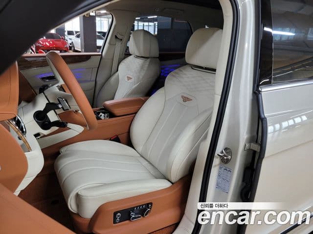 Bentley Bentayga 2026 — ფოტო 13/20