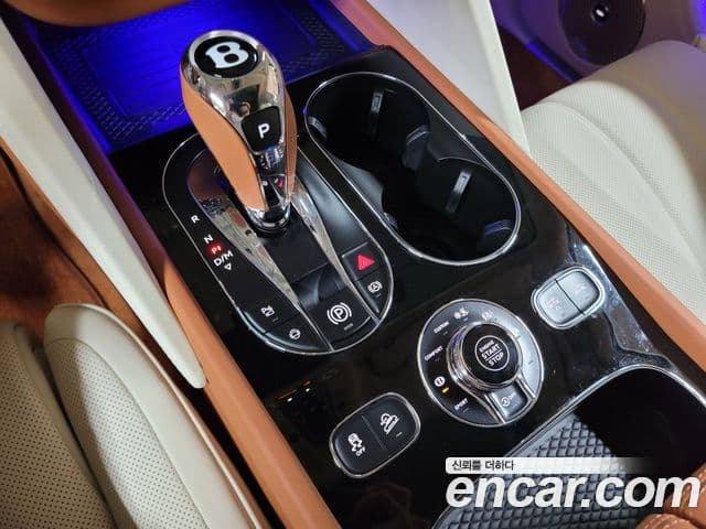 Bentley Bentayga 2026 — ფოტო 15/20