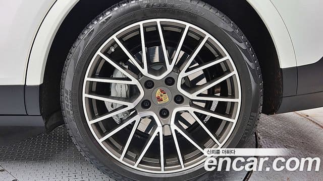 Porsche Cayenne 2020 — Фото 6/20