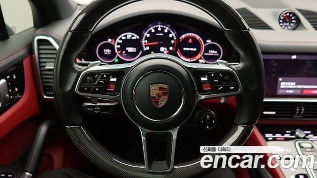Porsche Cayenne 2020 — Фото 16/20