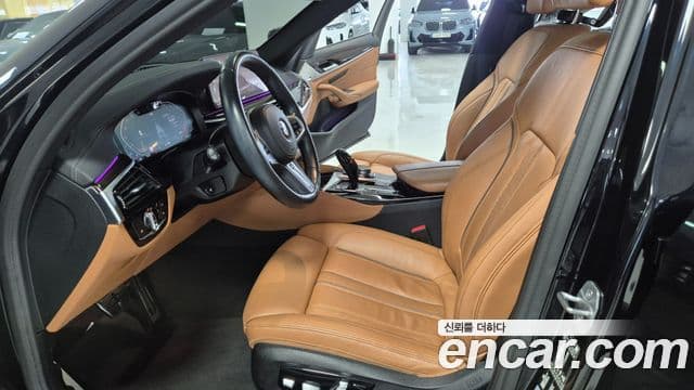 BMW 5 Series 2021 — ფოტო 8/20