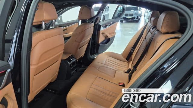BMW 5 Series 2021 — ფოტო 10/20