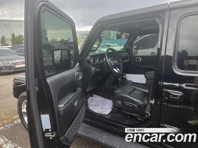 Jeep Wrangler 2018 — ფოტო 14/16