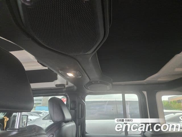 Jeep Wrangler 2018 — ფოტო 9/16
