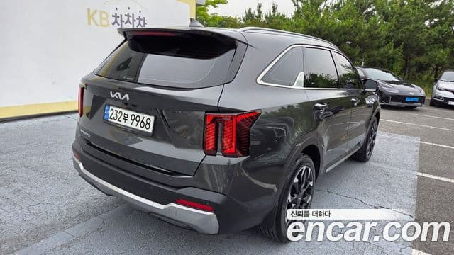 Kia Sorento 2023 — ფოტო 15/16