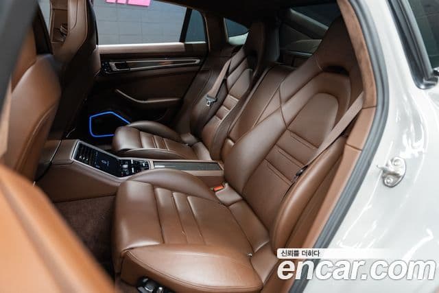 Porsche Panamera 2021 — ფოტო 8/9