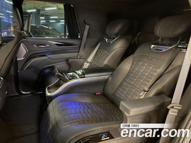 Cadillac Escalade 2023 — Фото 12/20