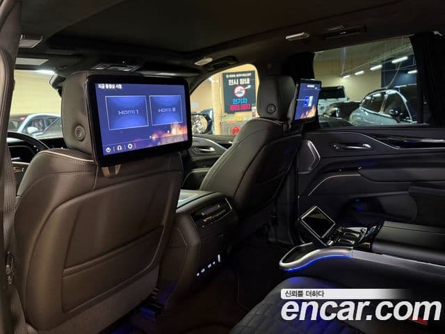 Cadillac Escalade 2023 — Фото 13/20