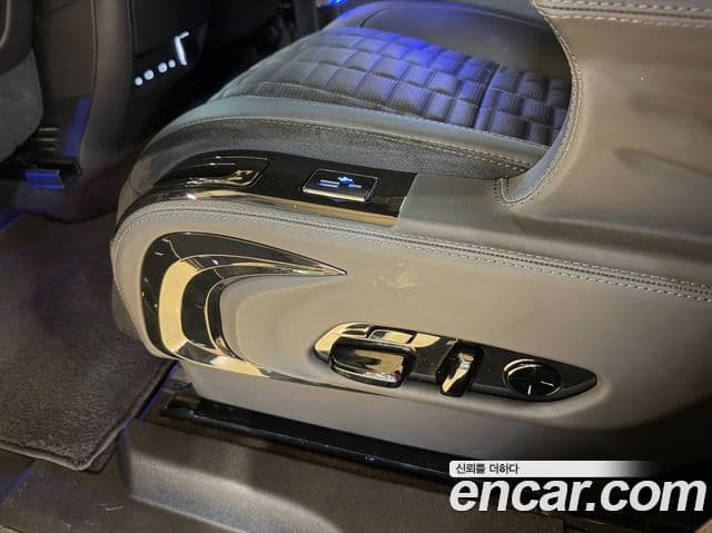 Cadillac Escalade 2023 — Фото 18/20
