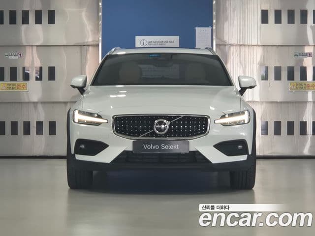 Volvo V60 Cross Country 2025 — Şəkil 1/19