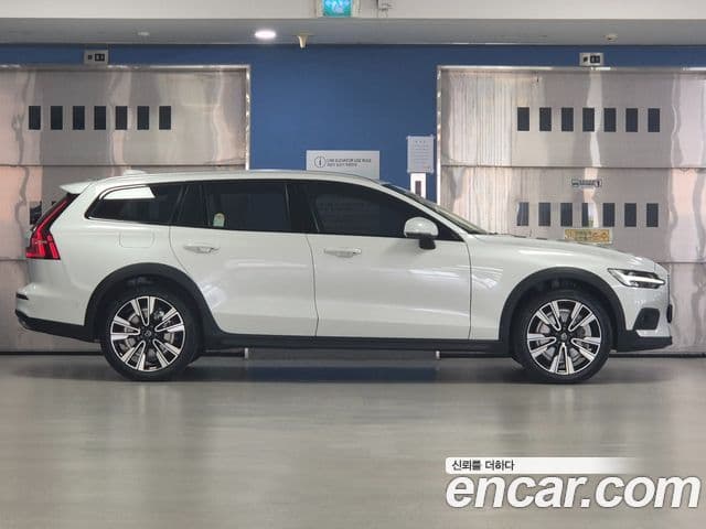 Volvo V60 Cross Country 2025 — Şəkil 2/19