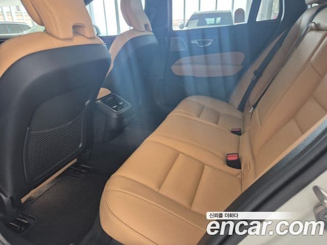 Volvo V60 Cross Country 2025 — Şəkil 14/19