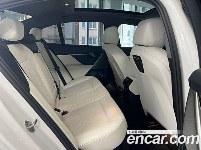 BMW 5 Series 2025 — ფოტო 12/20