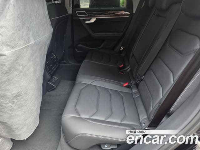 Volkswagen Touareg 2026 — ფოტო 7/17