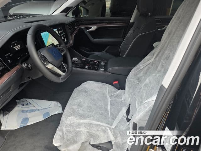 Volkswagen Touareg 2026 — ფოტო 8/17