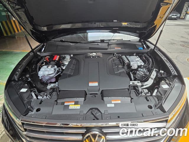 Volkswagen Touareg 2026 — ფოტო 16/17