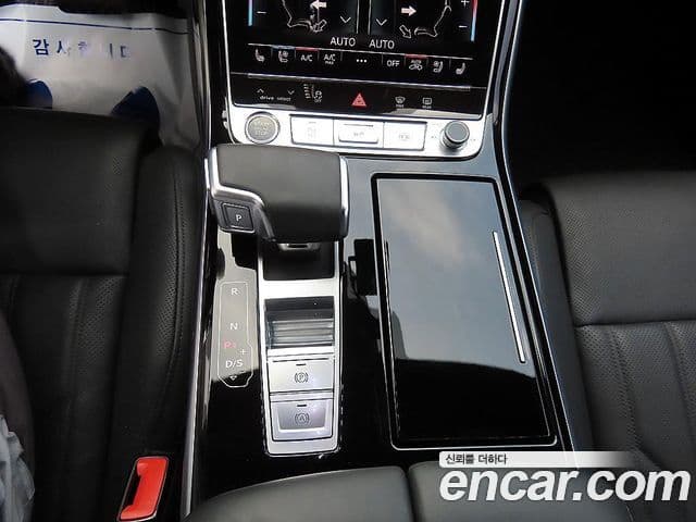 Audi A8 2021 — ფოტო 7/20