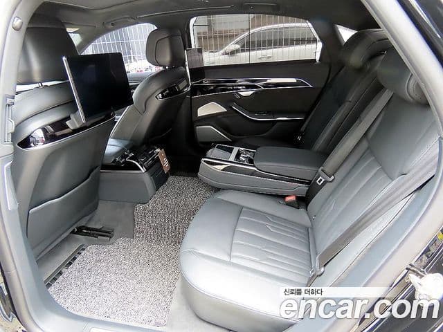 Audi A8 2021 — ფოტო 8/20