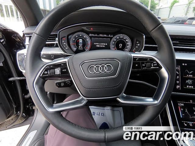 Audi A8 2021 — ფოტო 14/20