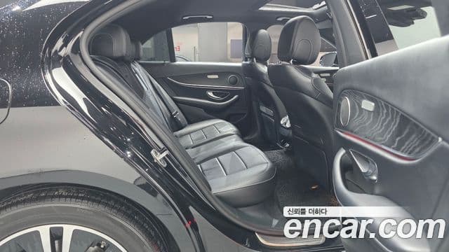 Mercedes-Benz E-Class 2022 — Фото 11/20
