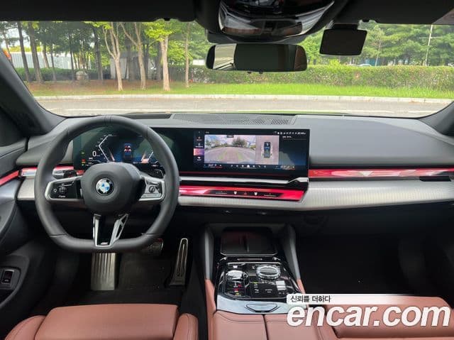 BMW 5 Series 2025 — Фото 12/18