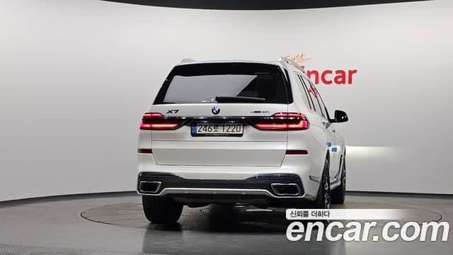BMW X7 2023 — ფოტო 4/20