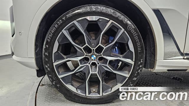 BMW X7 2023 — ფოტო 5/20
