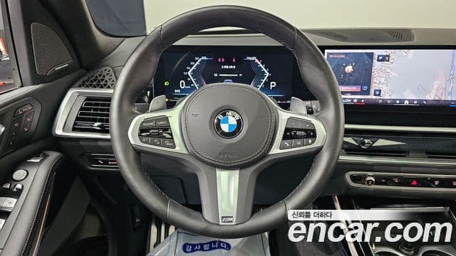 BMW X7 2023 — ფოტო 13/20