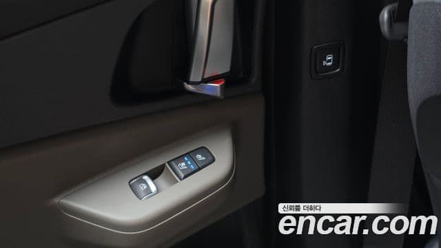Kia Carnival 2024 — ფოტო 18/20