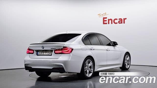BMW 3 Series 2018 — ფოტო 2/20