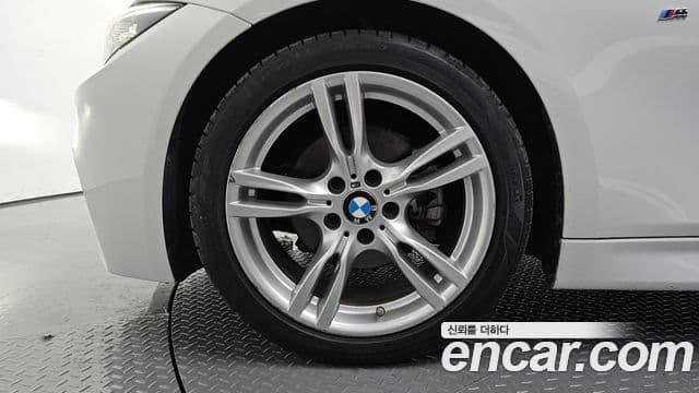 BMW 3 Series 2018 — ფოტო 5/20