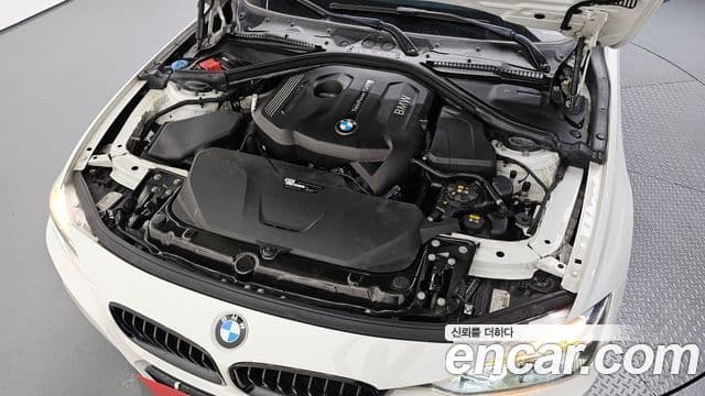 BMW 3 Series 2018 — ფოტო 6/20