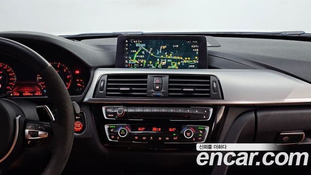 BMW 3 Series 2018 — ფოტო 14/20
