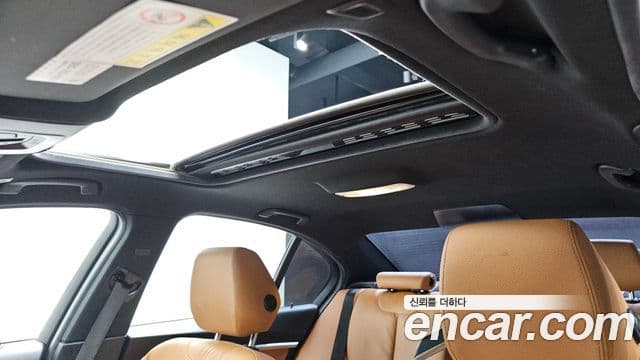 BMW 3 Series 2018 — ფოტო 16/20