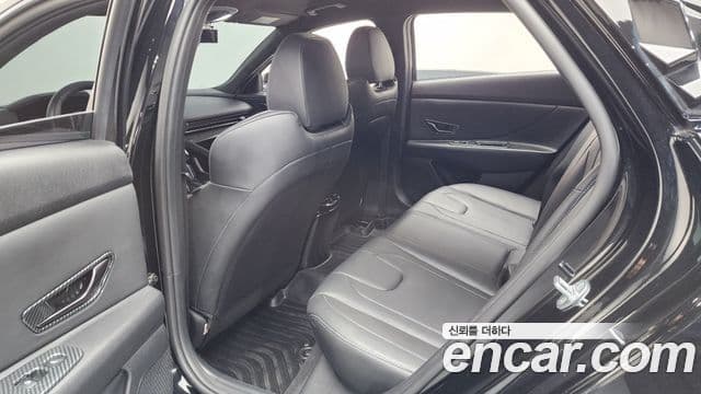 Hyundai The New Avante Hybrid 2022 — Photo 22/34