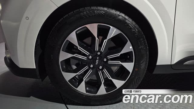 Kia Carnival 2022 — фото 5 из 20