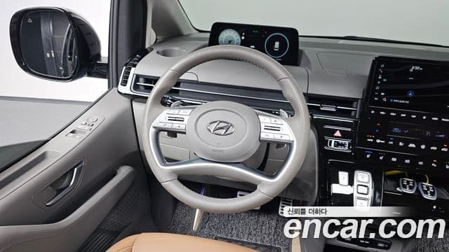 Hyundai Staria 2023 — Şəkil 13/20