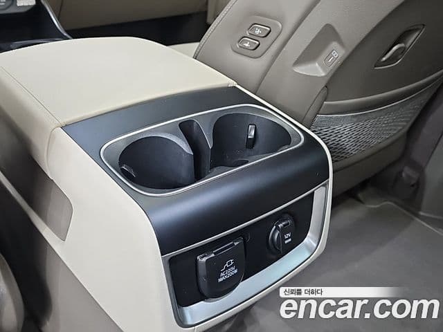 Kia Carnival 2025 — Şəkil 17/20
