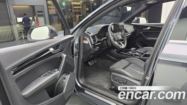 Audi Q5 2022 — Şəkil 10/20