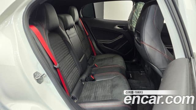 Mercedes-Benz GLA-Class 2018 — Фото 10/20