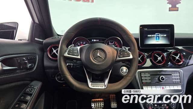 Mercedes-Benz GLA-Class 2018 — Фото 11/20