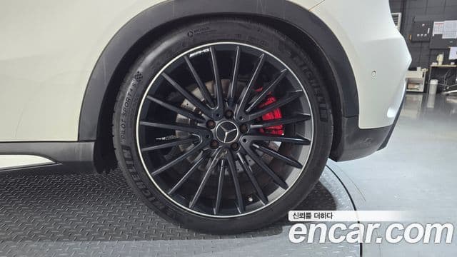 Mercedes-Benz GLA-Class 2018 — Şəkil 19/32