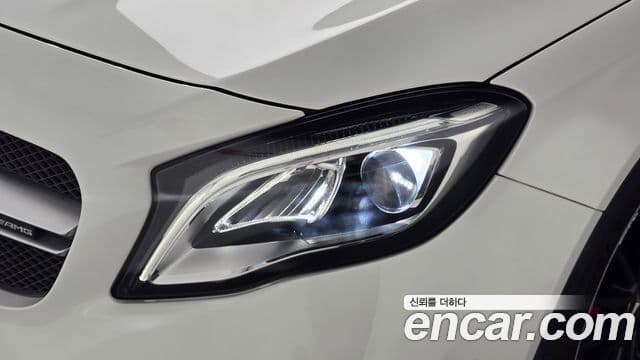 Mercedes-Benz GLA-Class 2018 — Şəkil 8/32