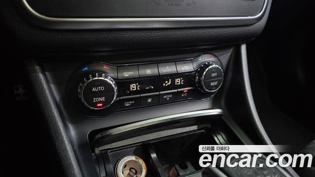 Mercedes-Benz GLA-Class 2018 — Şəkil 4/32