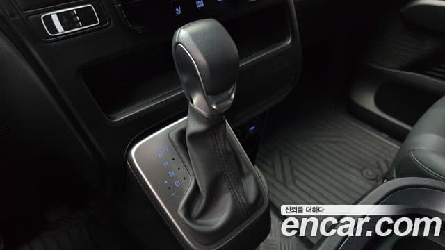 Hyundai Staria 2024 — ფოტო 9/20