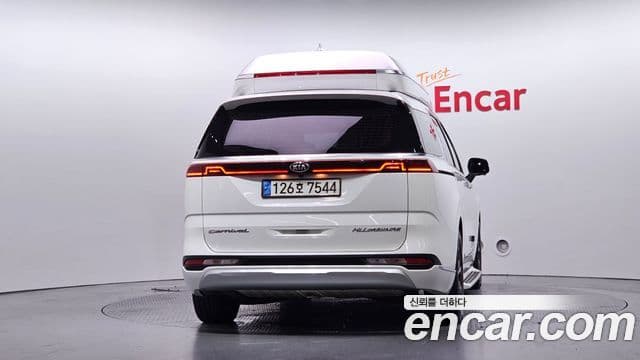Kia Carnival 2021 — ფოტო 4/20