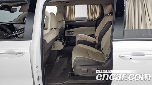 Kia Carnival 2021 — ფოტო 11/20