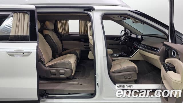 Kia Carnival 2021 — ფოტო 18/20