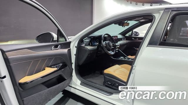 Kia K5 2021 — Şəkil 10/20