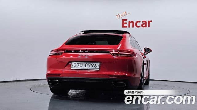 Porsche Panamera 2019 — ფოტო 4/20